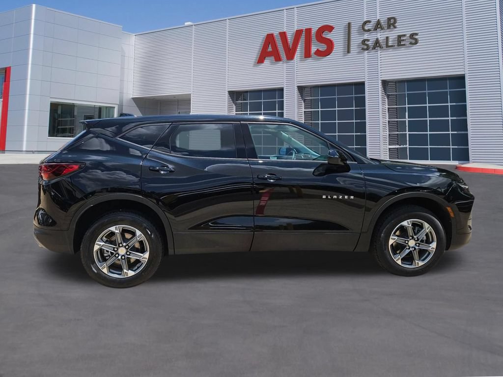 Used 2025 Chevrolet Blazer LT FWD image 7