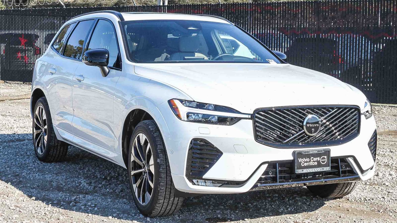 New 2026 Volvo XC60 B5 Plus w/ Climate Package PRO AWD/4WD image 3