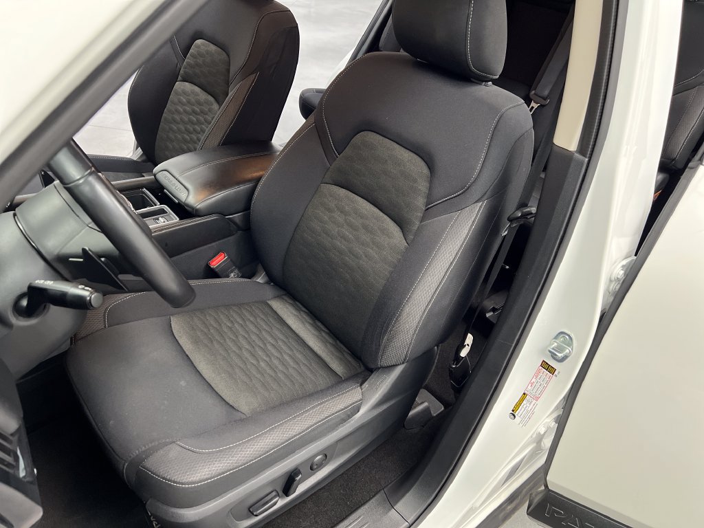 Used 2024 Nissan Pathfinder SV FWD image 11