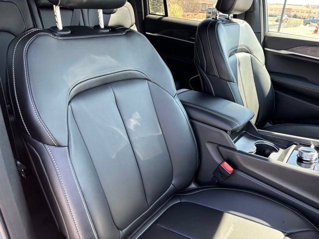 Certified 2026 Jeep Grand Cherokee Limited w/ Limited Altitude Package AWD/4WD image 24