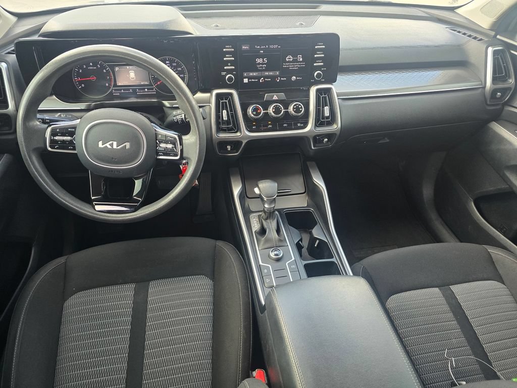 Used 2022 Kia Sorento LX FWD image 15