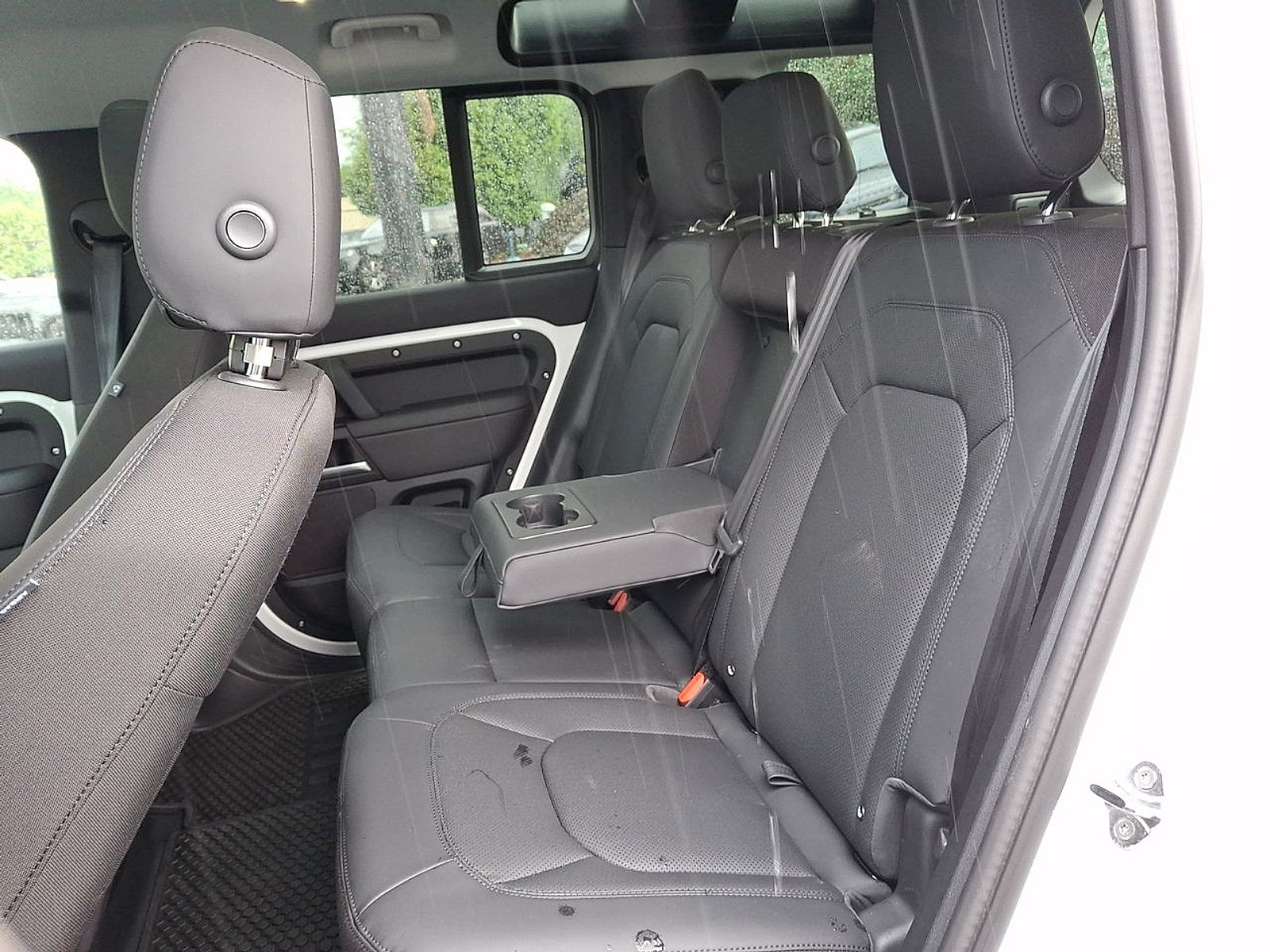 Certified 2025 Land Rover Defender 110 S AWD/4WD image 28