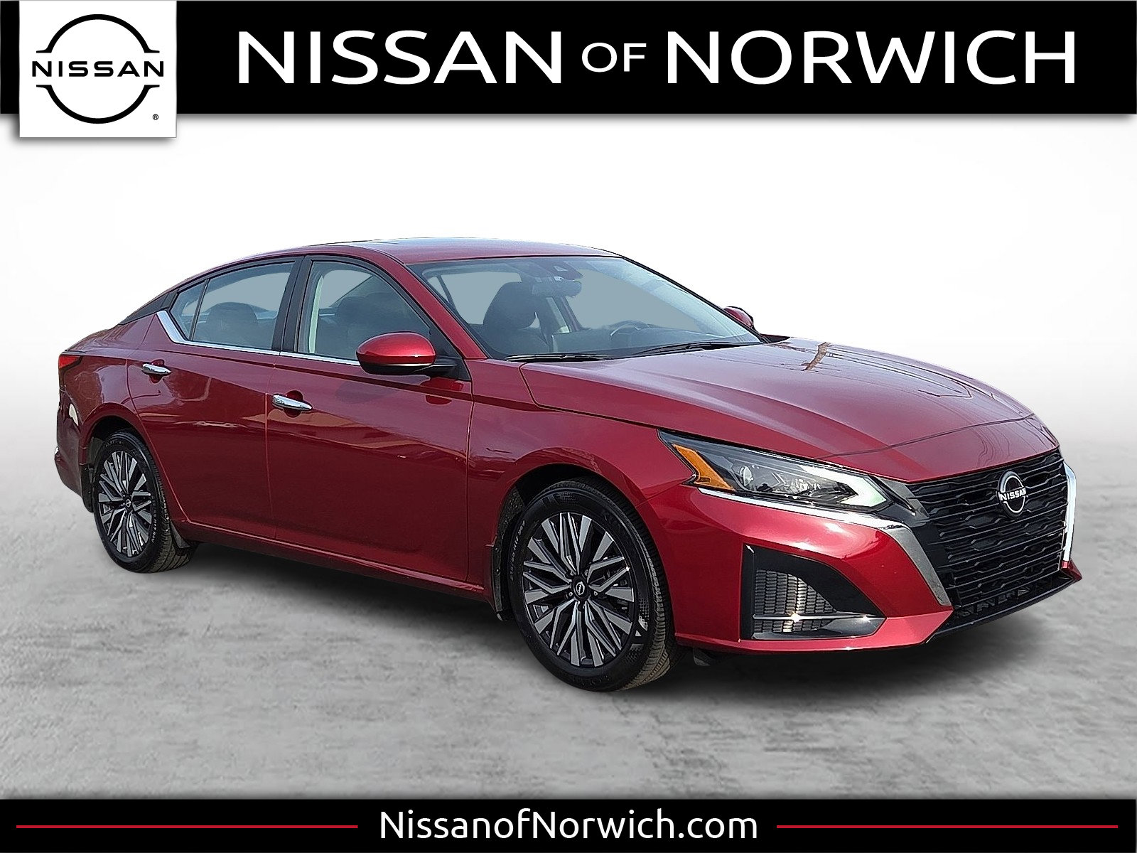 Used 2024 Nissan Altima 2.5 SV w/ SV Premium Package image 1