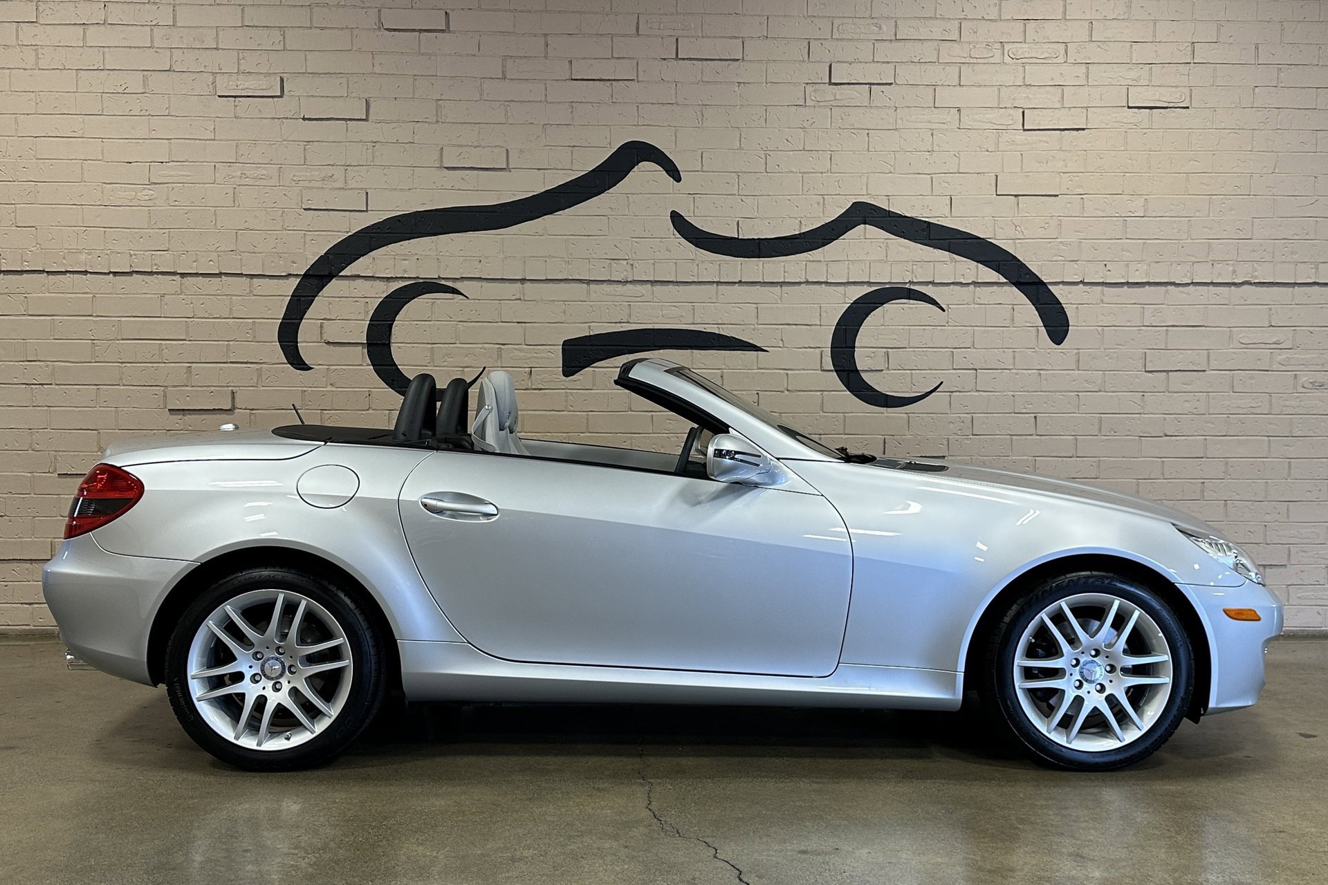 Used 2009 Mercedes-Benz SLK 300 image 4