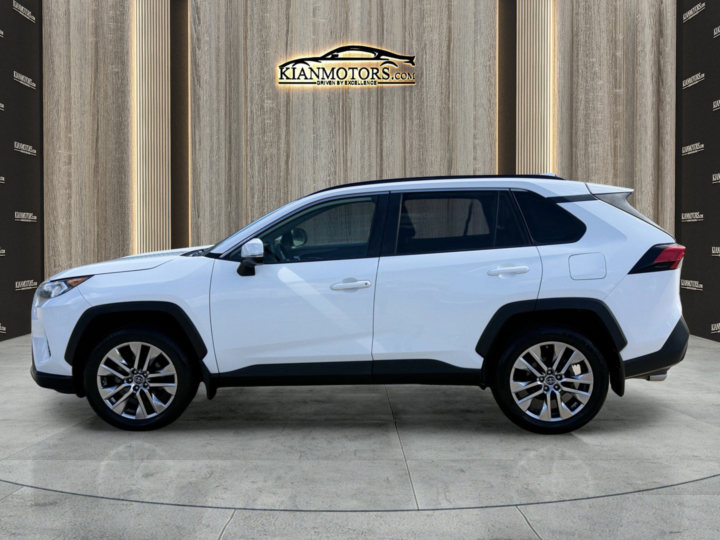 Used 2019 Toyota RAV4 XLE Premium image 4