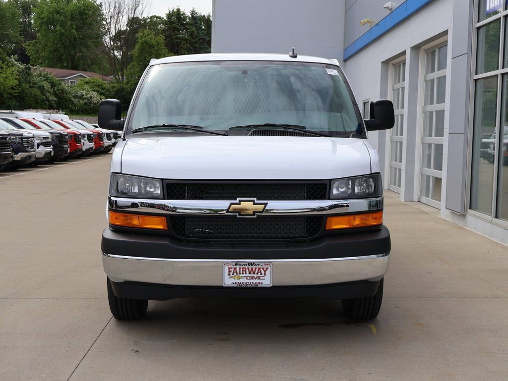 New 2025 Chevrolet Express 3500 Extended w/ Driver Convenience Package image 5