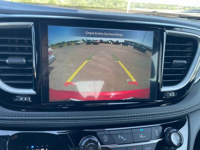 Used 2024 Chrysler Pacifica Touring image 14