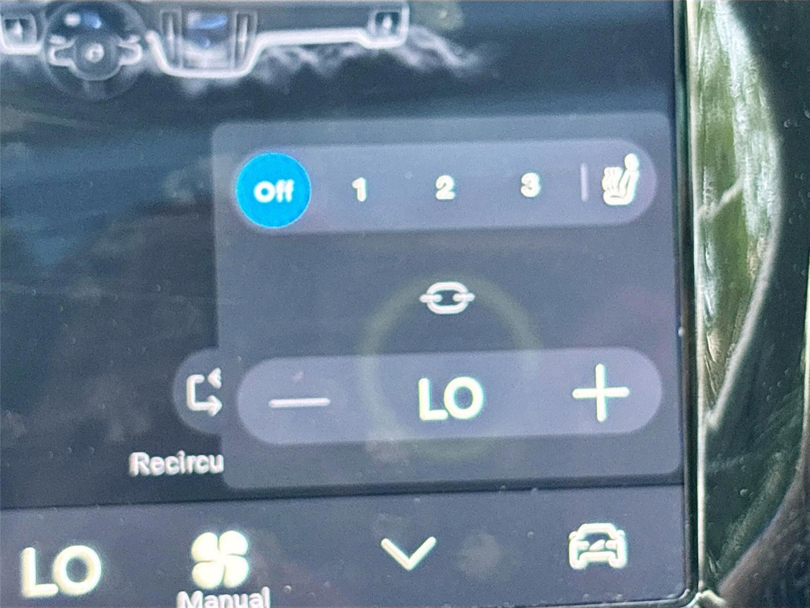 Used 2025 Volvo V60 B5 Cross Country Plus image 21