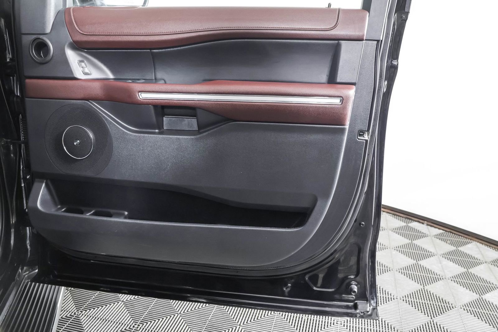 Used 2023 Ford Expedition Limited image 50