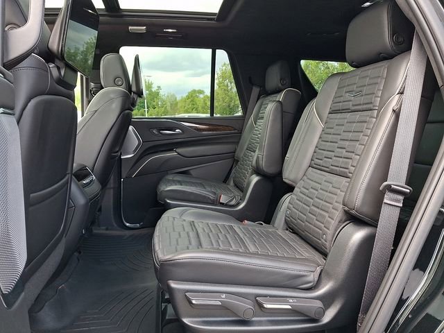 Certified 2023 Cadillac Escalade Sport Platinum w/ LPO, ONYX Package AWD/4WD image 8