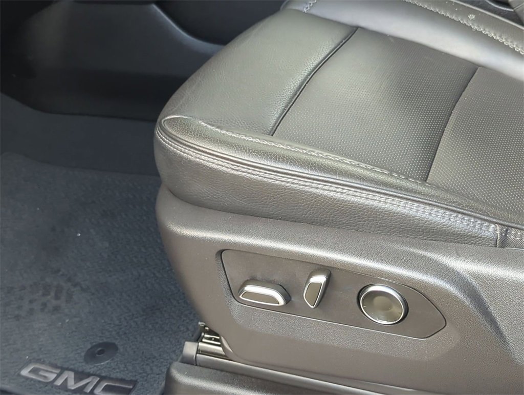 Used 2025 GMC Yukon XL Denali image 21
