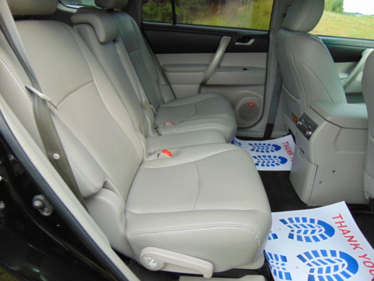 Used 2012 Toyota Highlander SE w/ Tow Pkg AWD/4WD image 8