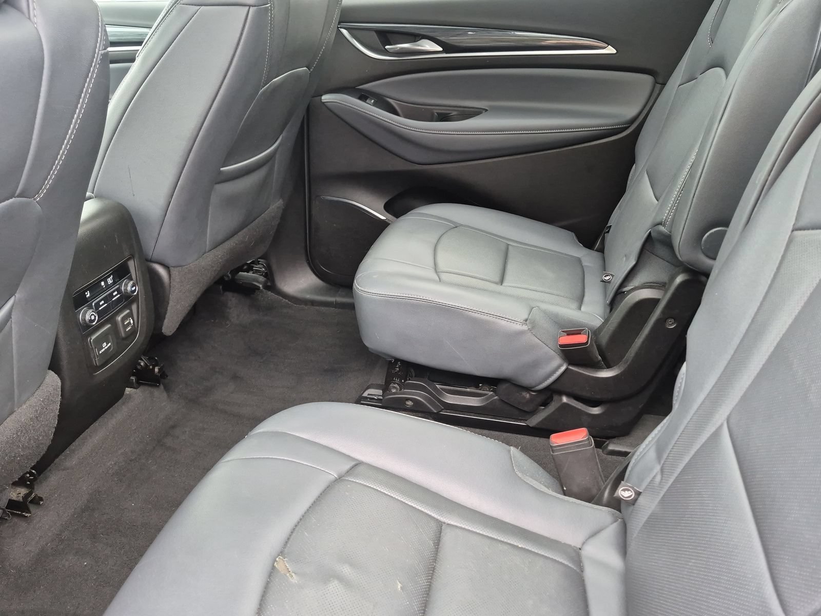 Used 2019 Buick Enclave Essence FWD image 20