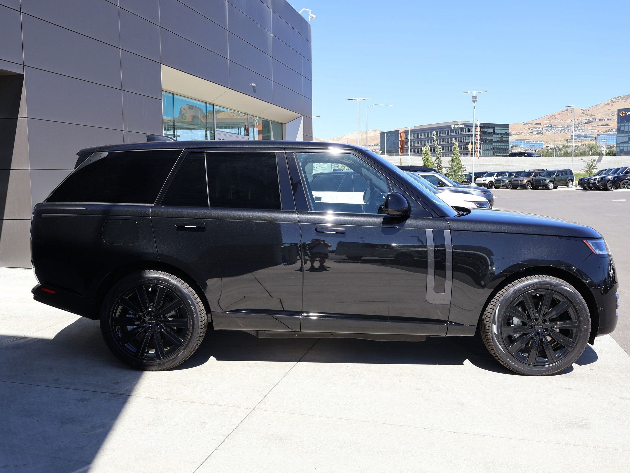 New 2026 Land Rover Range Rover SE AWD/4WD image 4