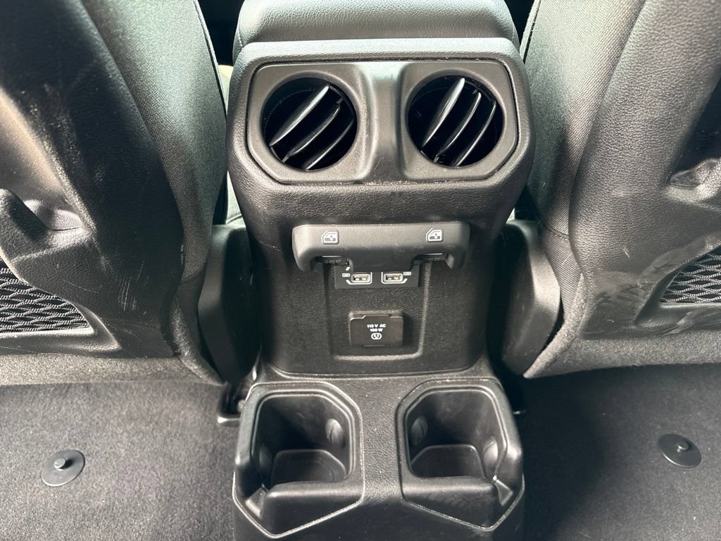 Used 2025 Jeep Wrangler Unlimited Rubicon AWD/4WD image 17
