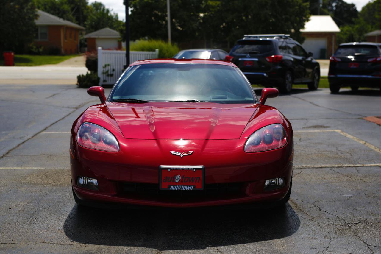 Used 2005 Chevrolet Corvette Coupe w/ Preferred Equipment Group RWD image 2
