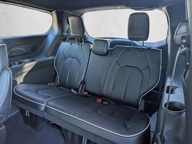 New 2026 Chrysler Pacifica Limited image 18