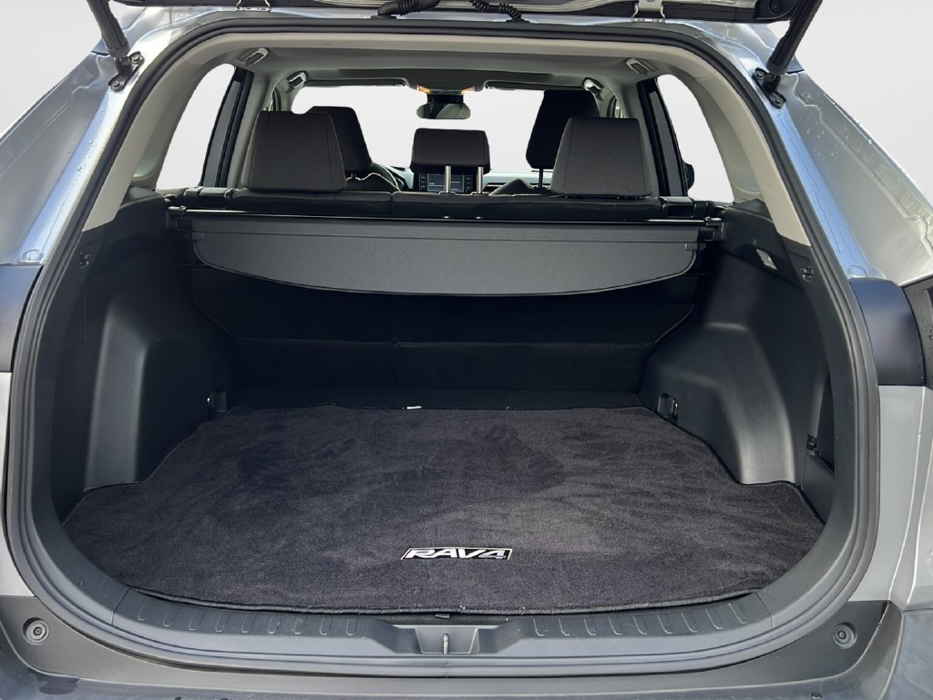 Used 2019 Toyota RAV4 XLE w/ Convenience Package FWD image 12