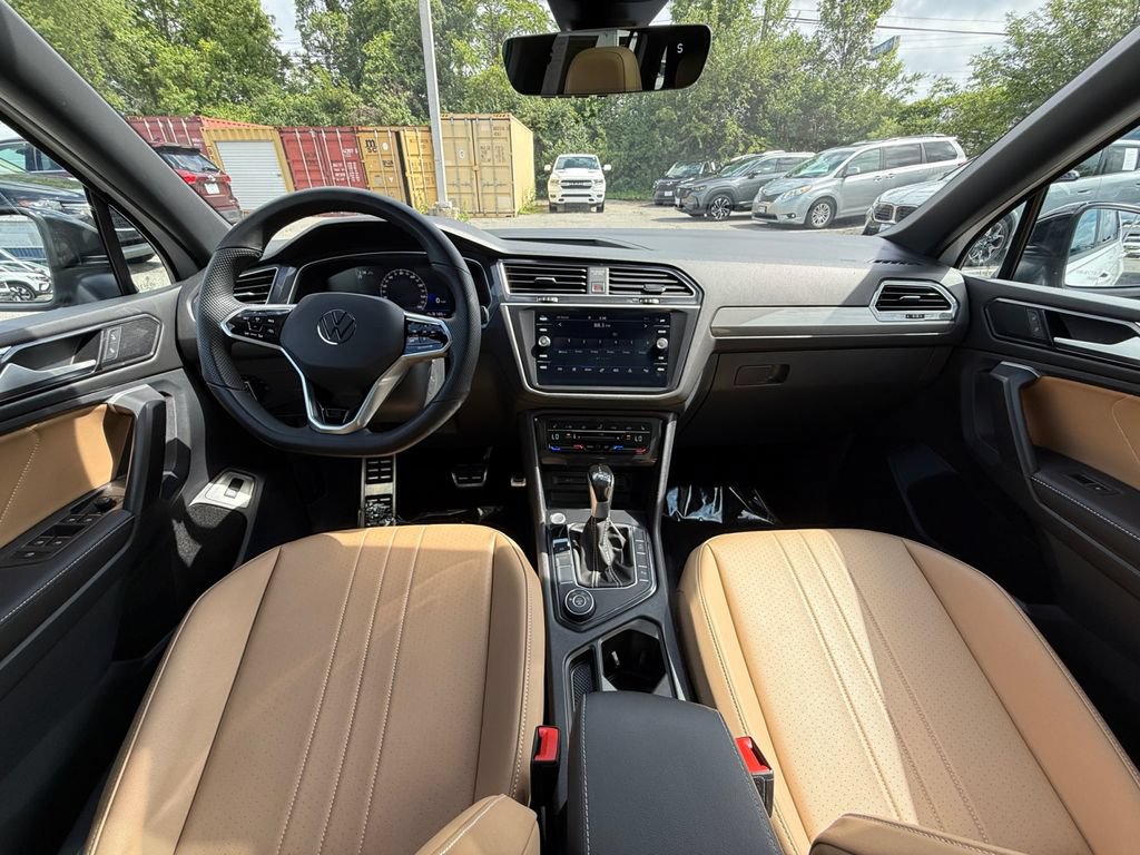 Used 2024 Volkswagen Tiguan SE R-Line AWD/4WD image 22