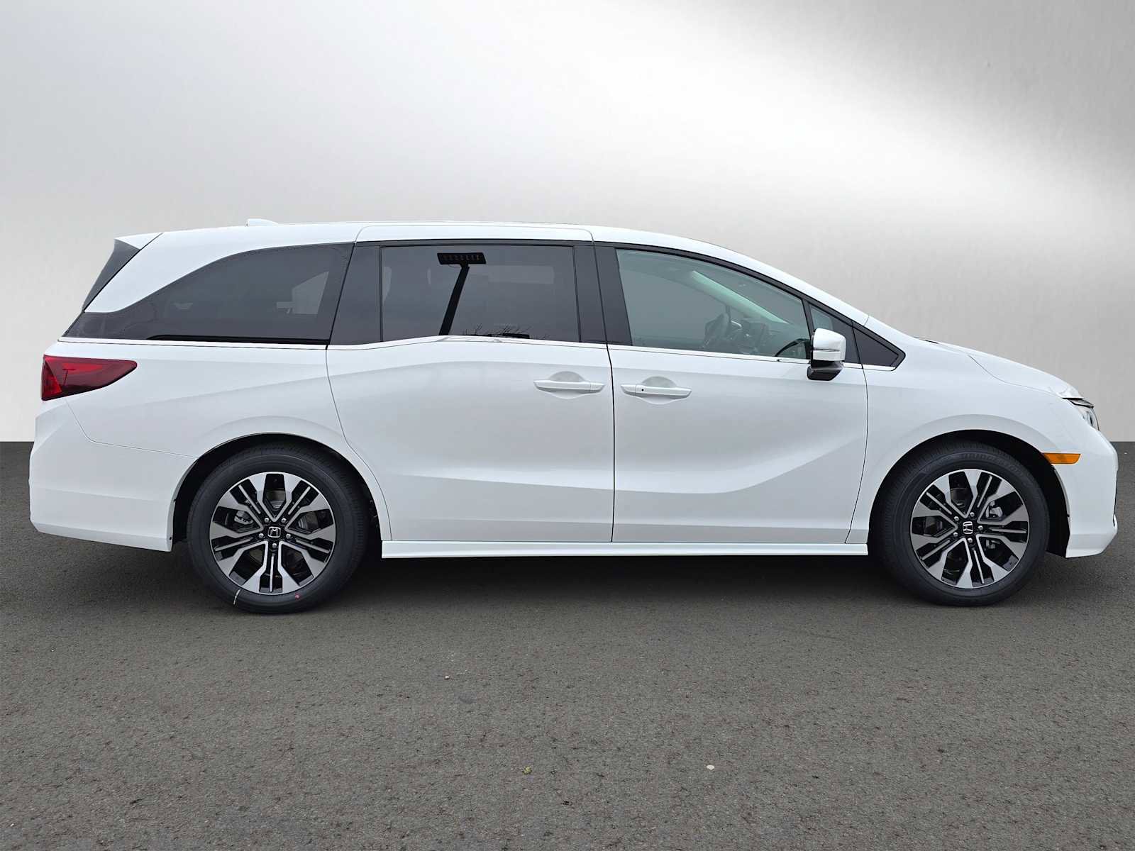 New 2026 Honda Odyssey Elite image 2