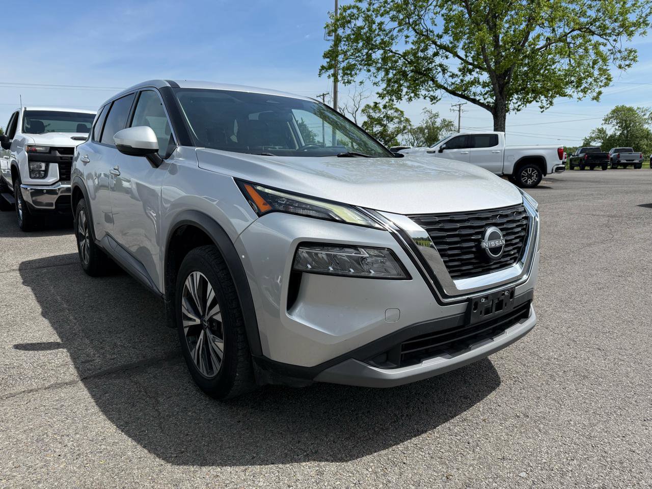 Used 2022 Nissan Rogue SV FWD image 3