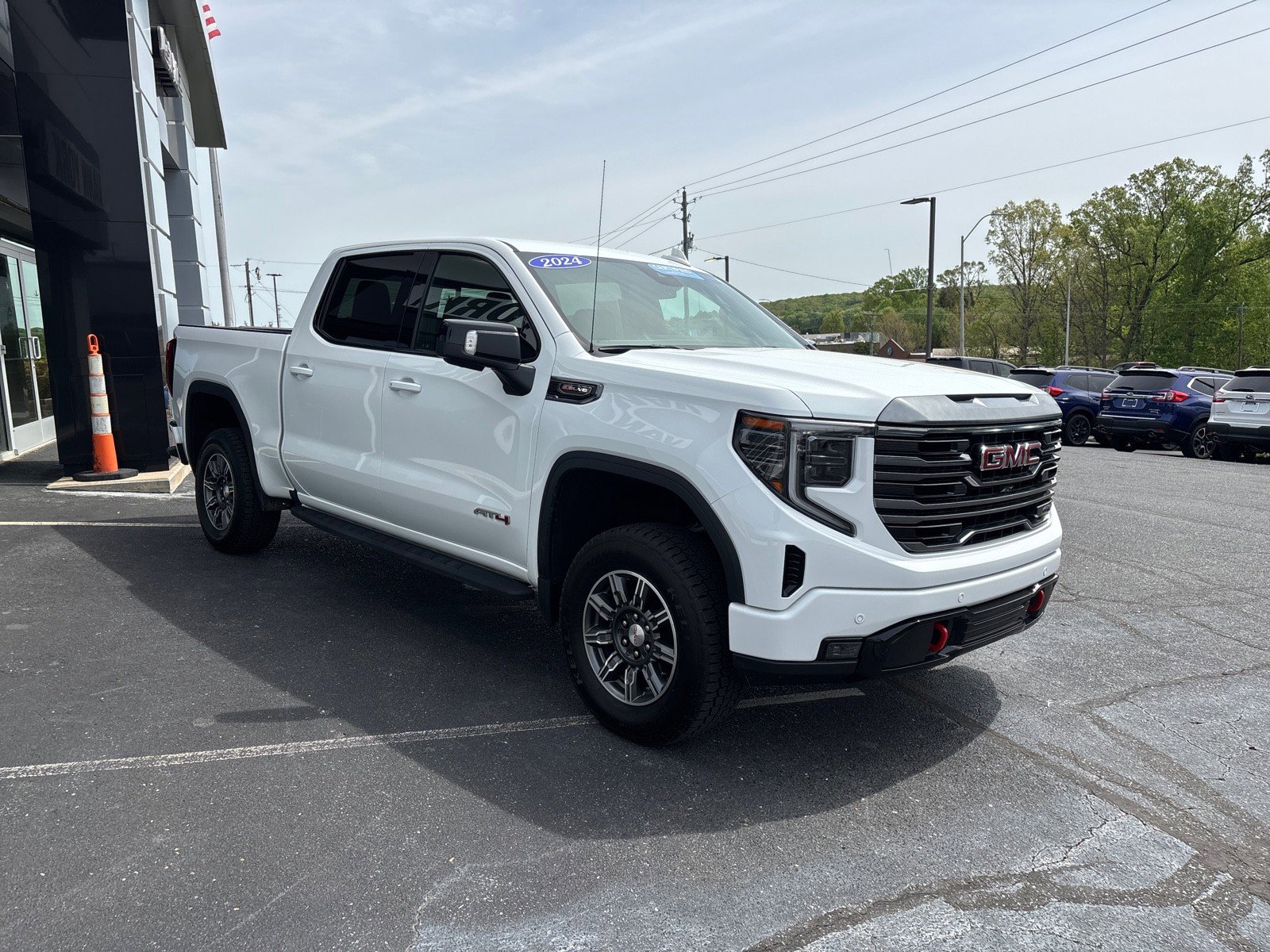 Certified 2024 GMC Sierra 1500 AT4 w/ AT4 Premium Package image 4