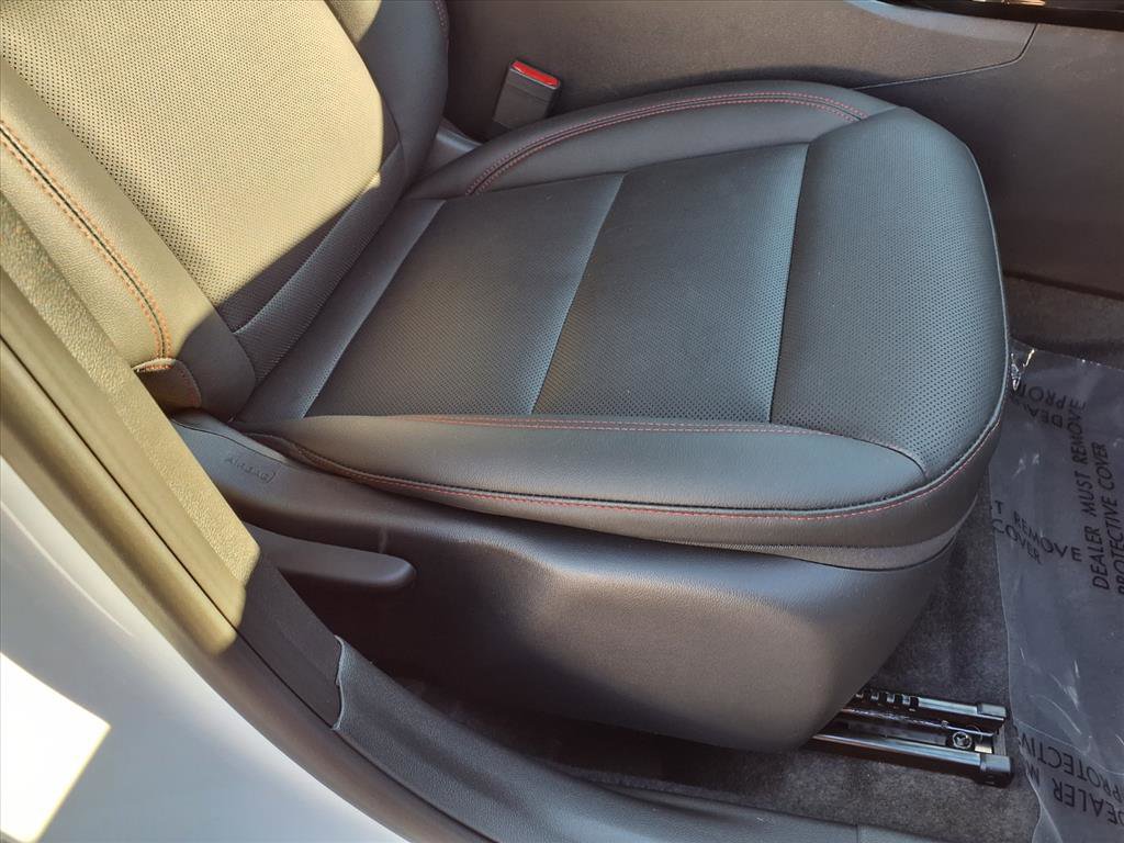 Used 2025 Chevrolet Trax RS w/ Sunroof Package image 23