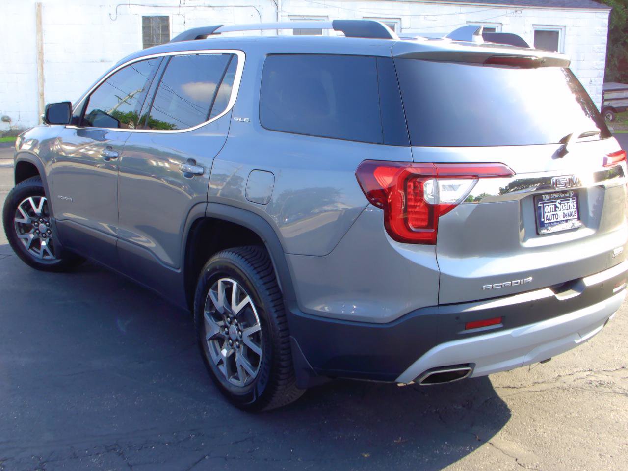 Used 2020 GMC Acadia SLE w/ Driver Convenience Package FWD image 4