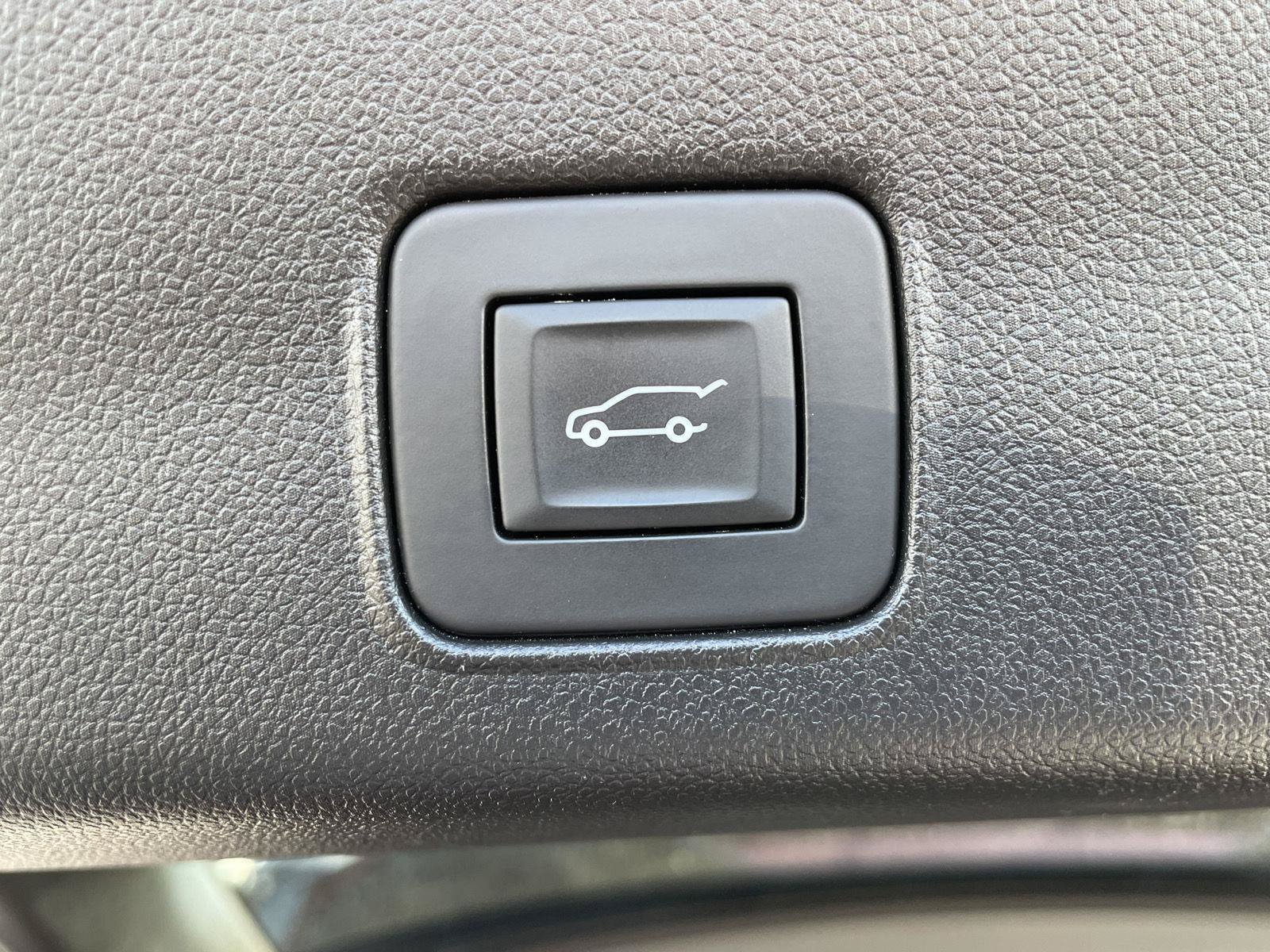 Used 2023 Chevrolet TrailBlazer RS w/ Sun and Liftgate Package FWD image 35