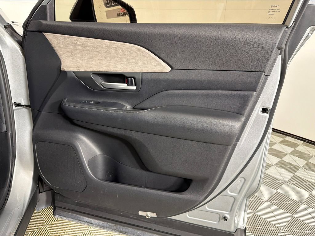 Used 2024 Toyota Grand Highlander Platinum image 15