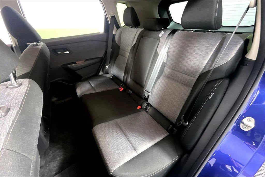 Used 2023 Nissan Rogue SV AWD/4WD image 25