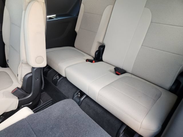 Used 2023 Chevrolet Traverse LT FWD image 31