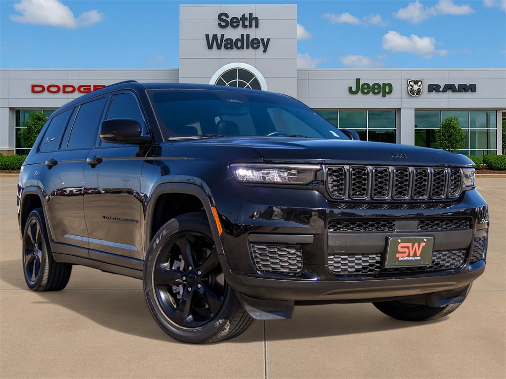 Used 2022 Jeep Grand Cherokee L Laredo image 1