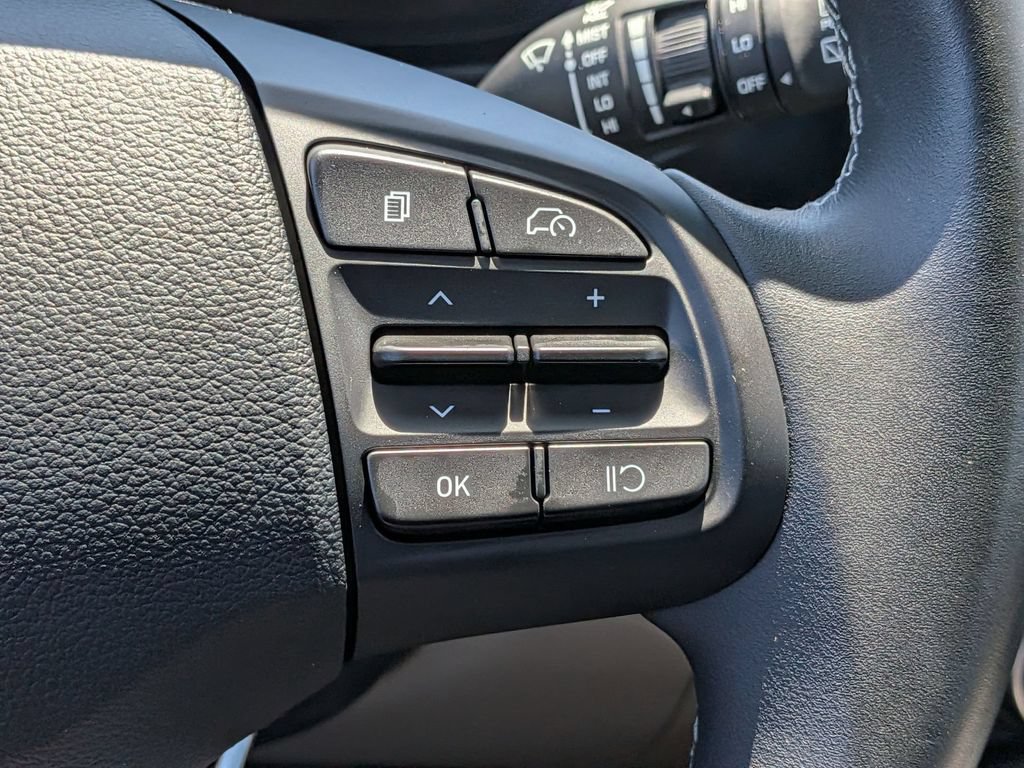 Used 2025 Hyundai Venue SEL FWD image 21