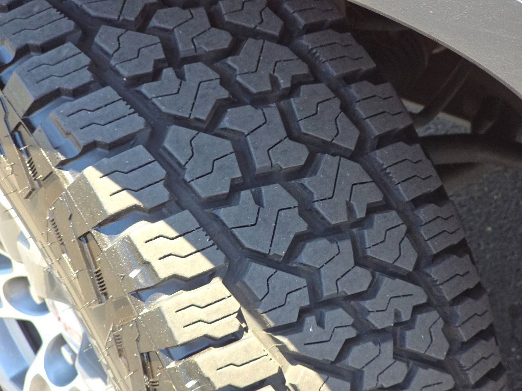 Used 2025 GMC Sierra 1500 SLE AWD/4WD image 4