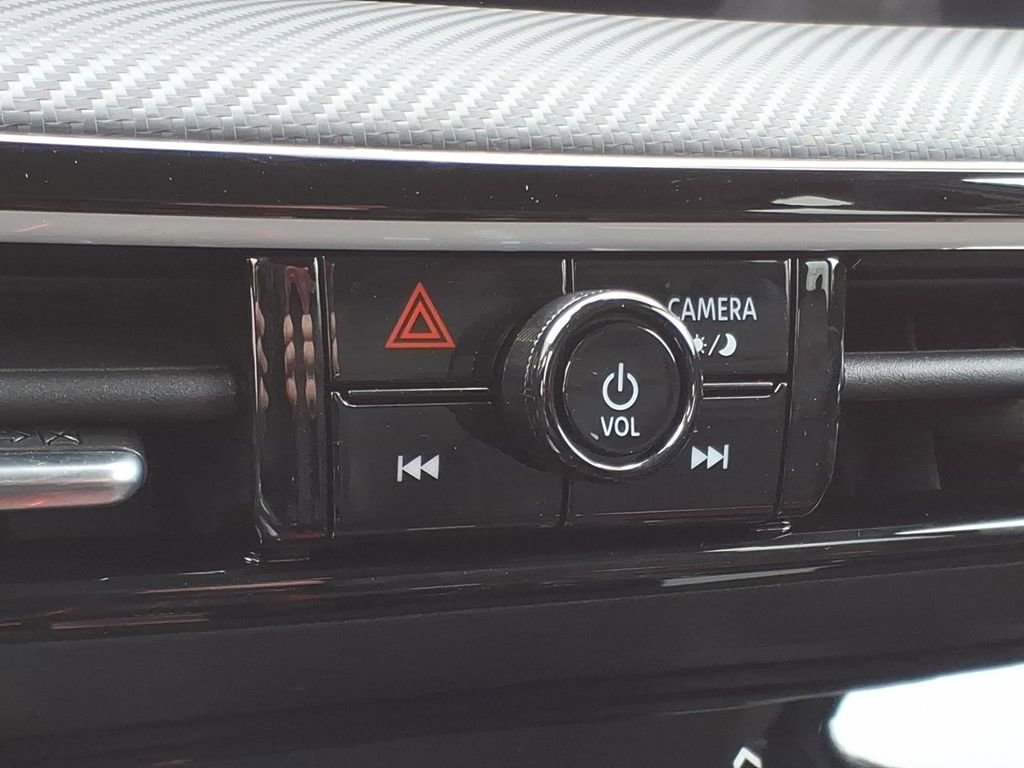 Used 2025 Nissan Kicks SR AWD/4WD image 16