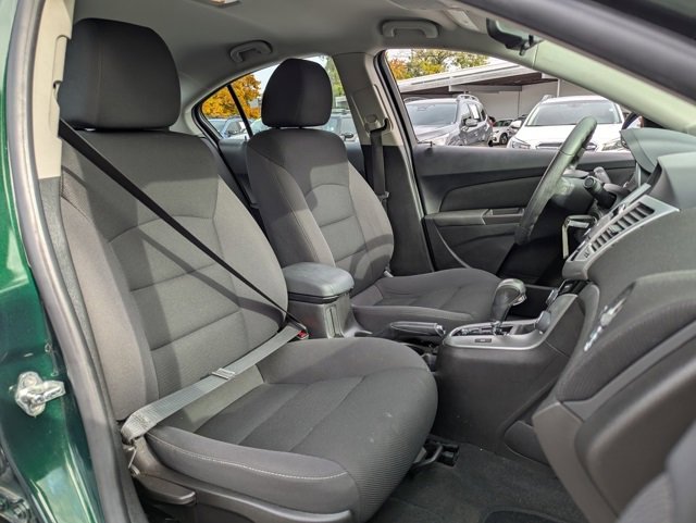 Used 2015 Chevrolet Cruze LT image 31