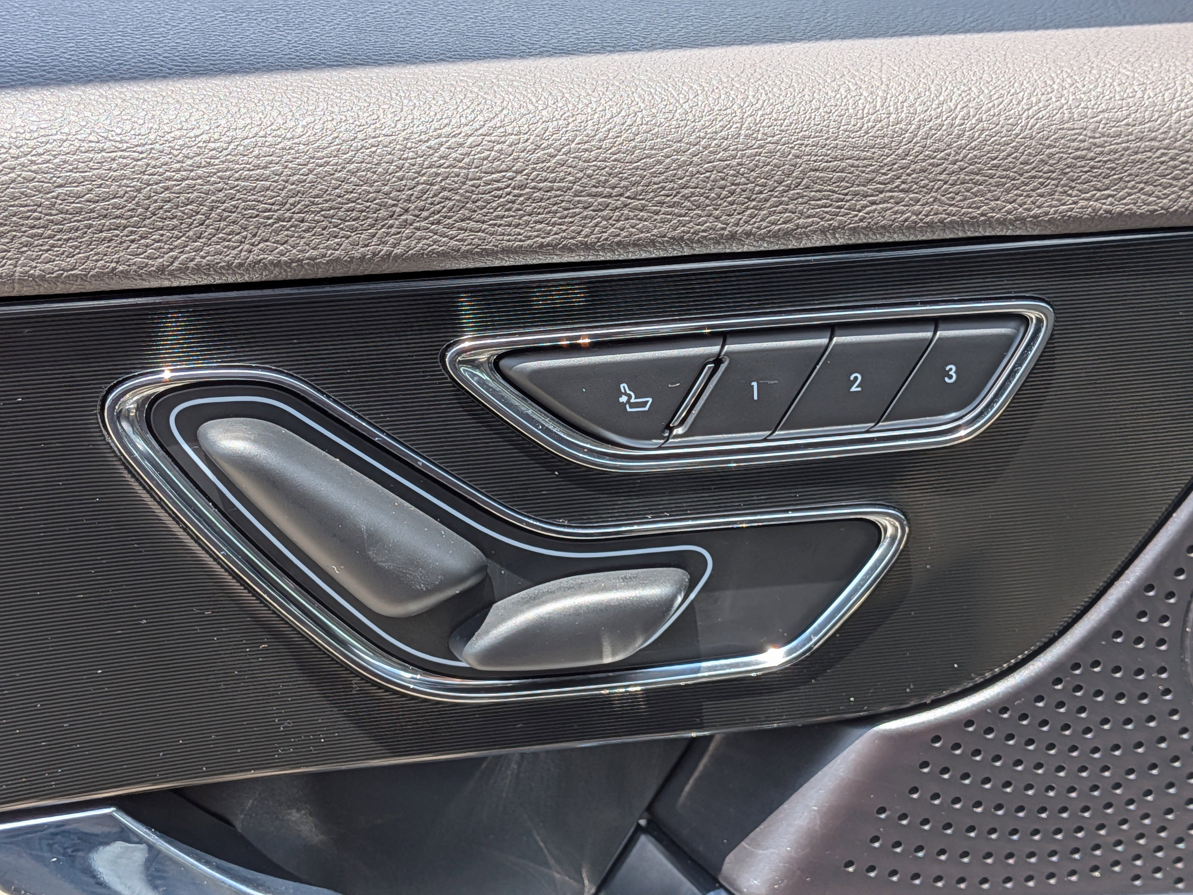 Used 2023 Lincoln Corsair Reserve w/ Equipment Group 201A image 22