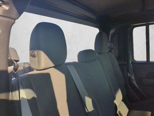 Used 2025 Jeep Gladiator Sport AWD/4WD image 17