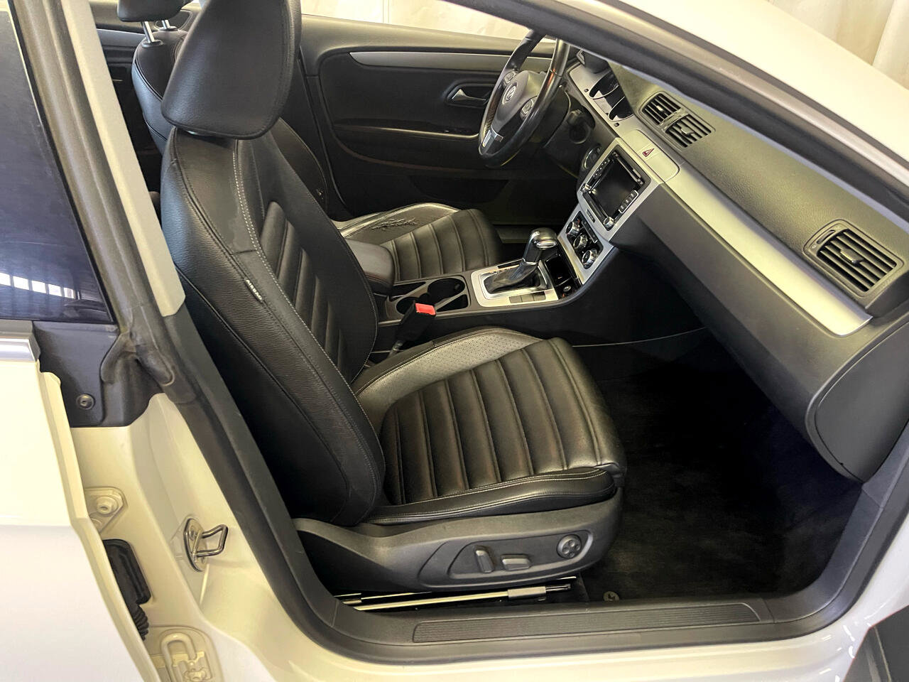 Used 2010 Volkswagen CC Sport image 12