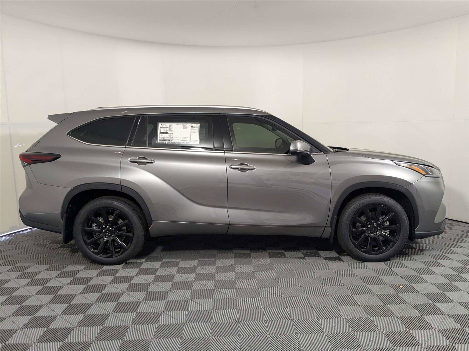 Certified 2026 Toyota Highlander Limited AWD/4WD image 4