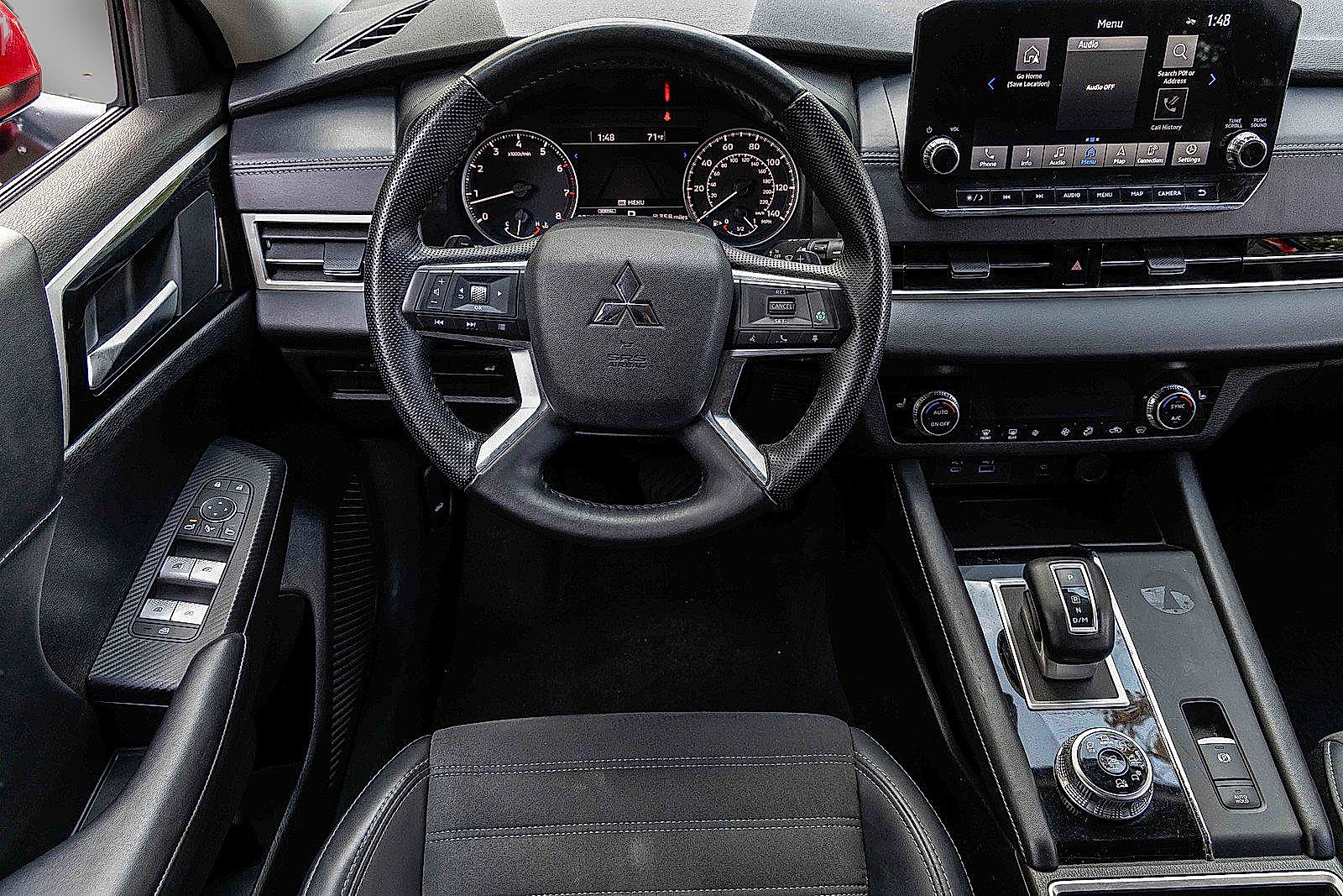 Used 2024 Mitsubishi Outlander AWD image 18