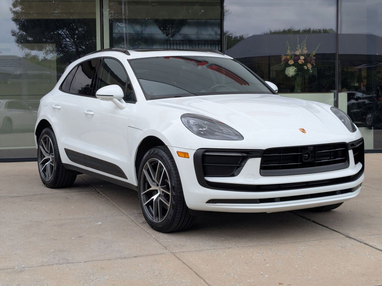 Certified 2026 Porsche Macan AWD/4WD image 7