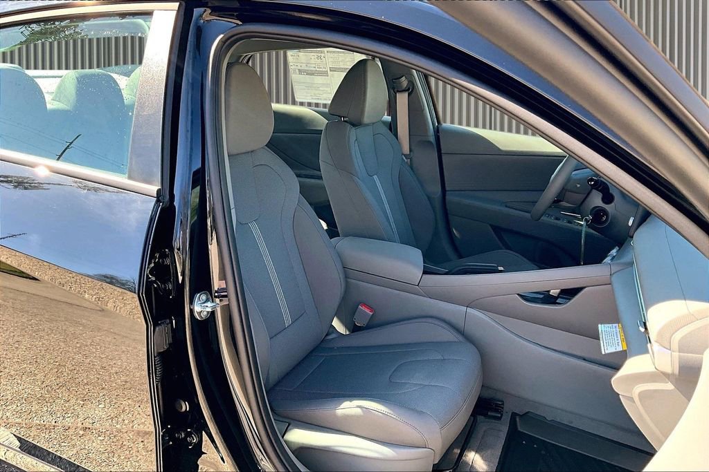 New 2026 Hyundai Elantra SE image 9