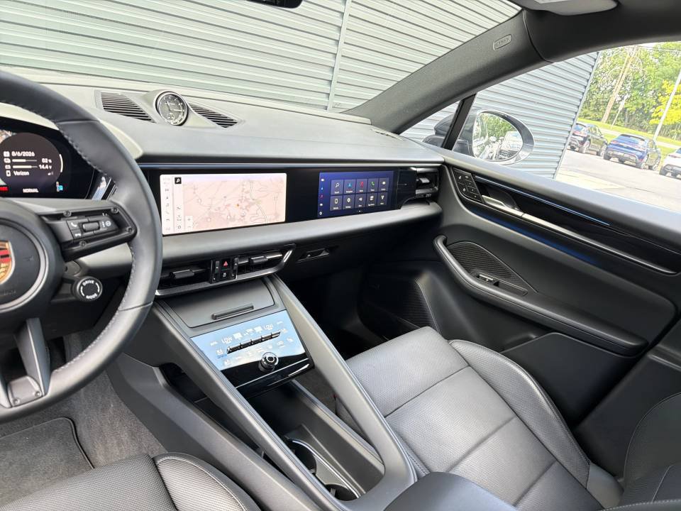 Certified 2025 Porsche Macan 4 Electric AWD/4WD image 15