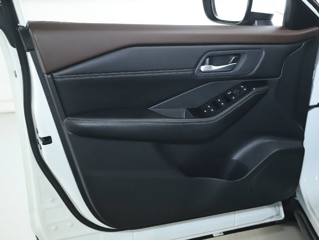 Certified 2023 Nissan Rogue SV w/ SV Premium B Package AWD/4WD image 16