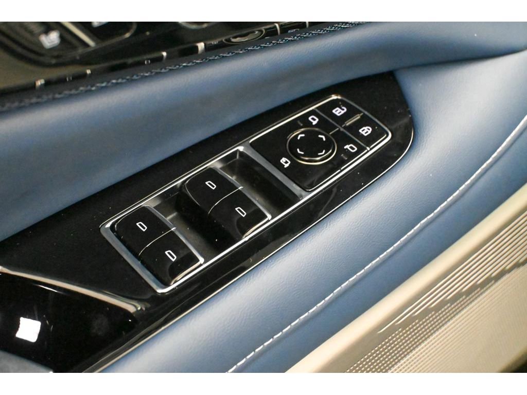 New 2026 Cadillac Optiq Luxury 2 image 18