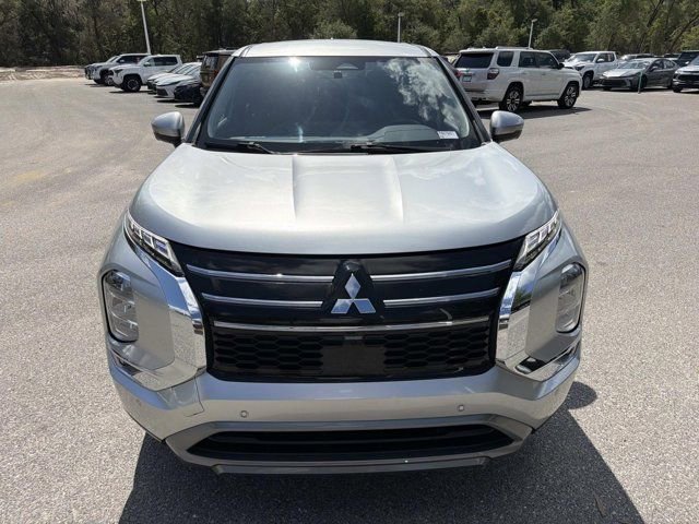 Used 2025 Mitsubishi Outlander SE FWD image 6