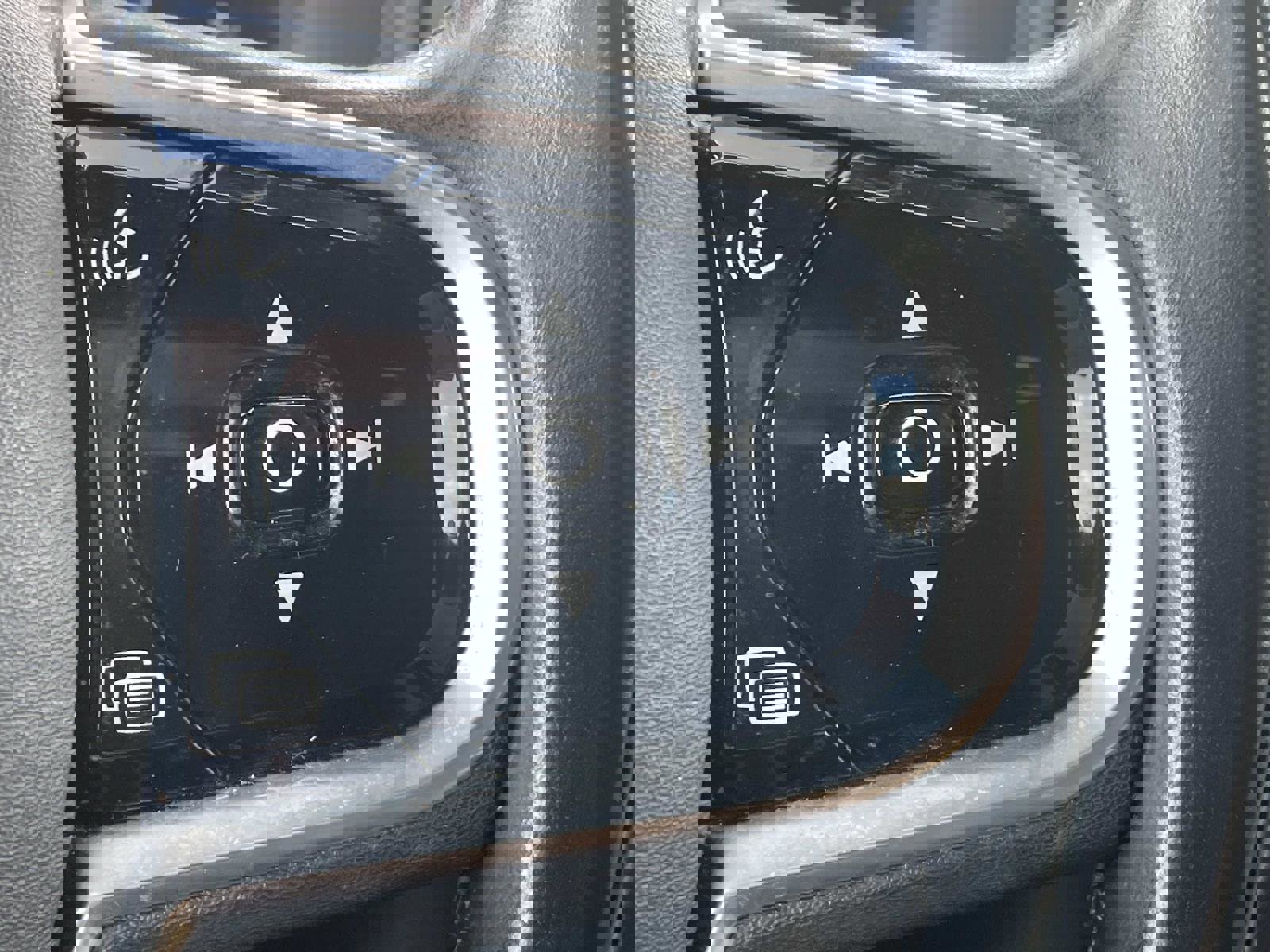 Used 2016 Volvo XC90 T6 Momentum w/ Momentum Plus Package image 26