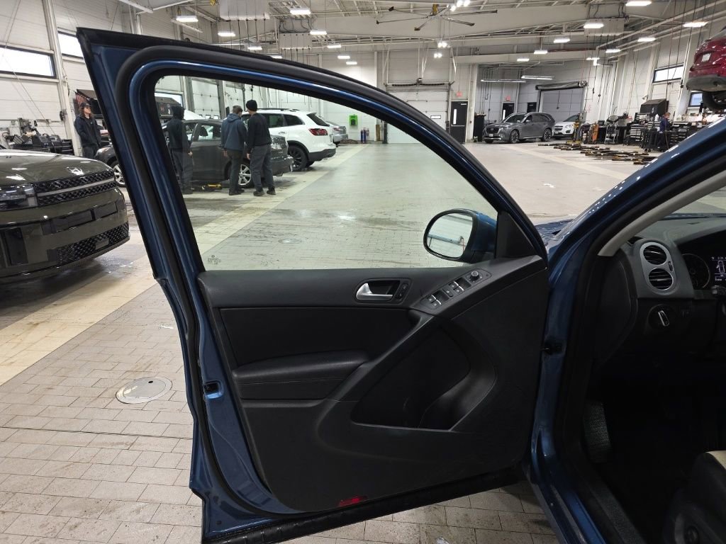 Used 2017 Volkswagen Tiguan Wolfsburg Edition image 17